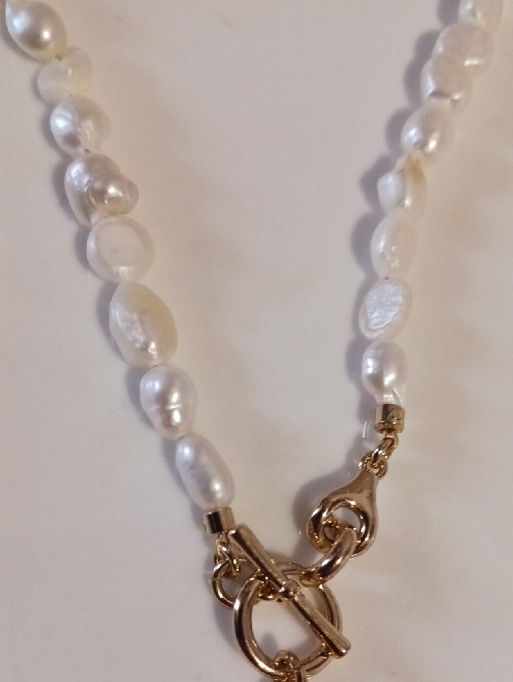 Gorgeous! ⚜️Goldtone🌞 Sun Pearl Pendant Necklace - White Faux Freshwater Pearls - Picture 3 of 7